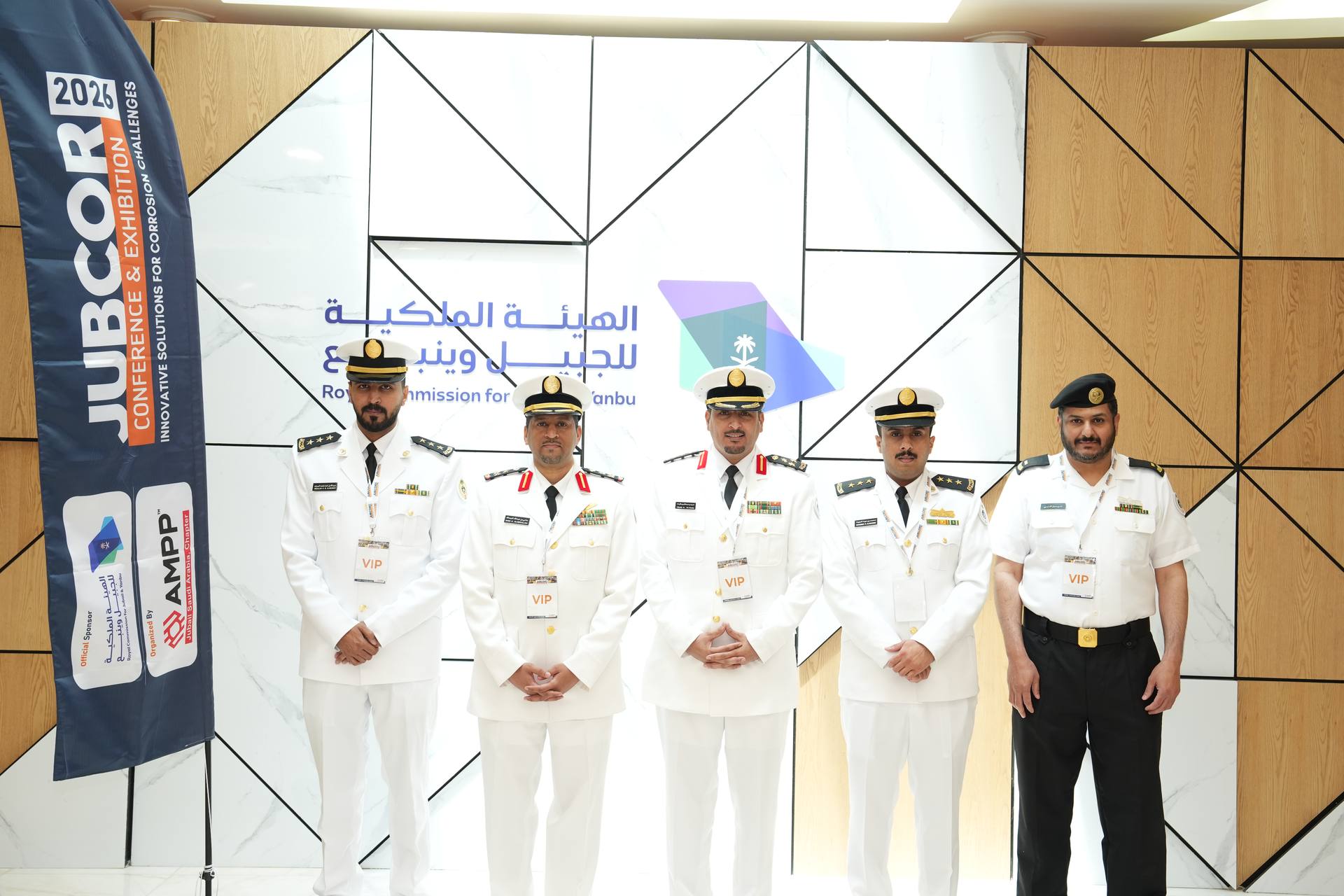 Group photo of VIP guests